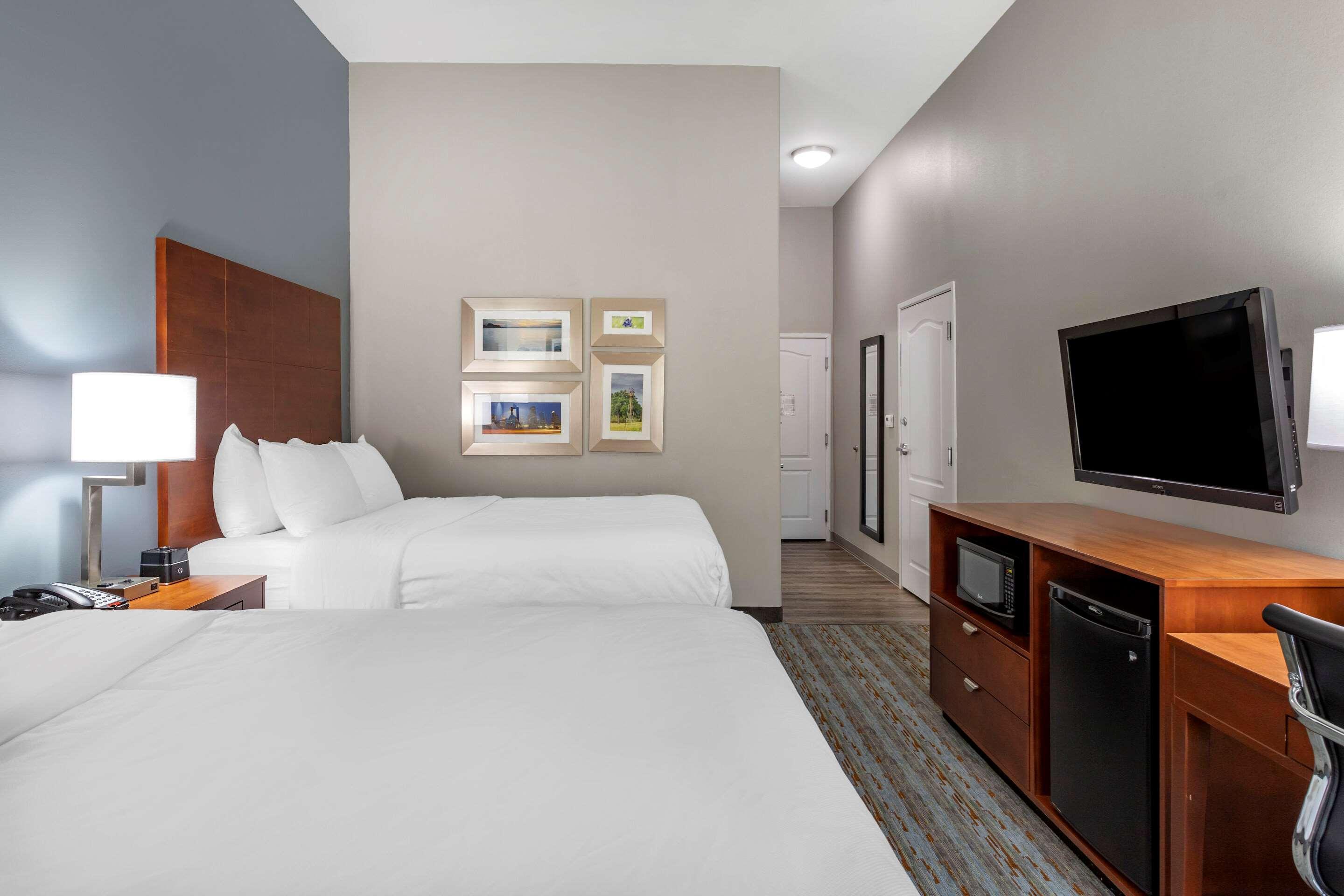 Comfort Inn & Suites Cleveland Exterior photo