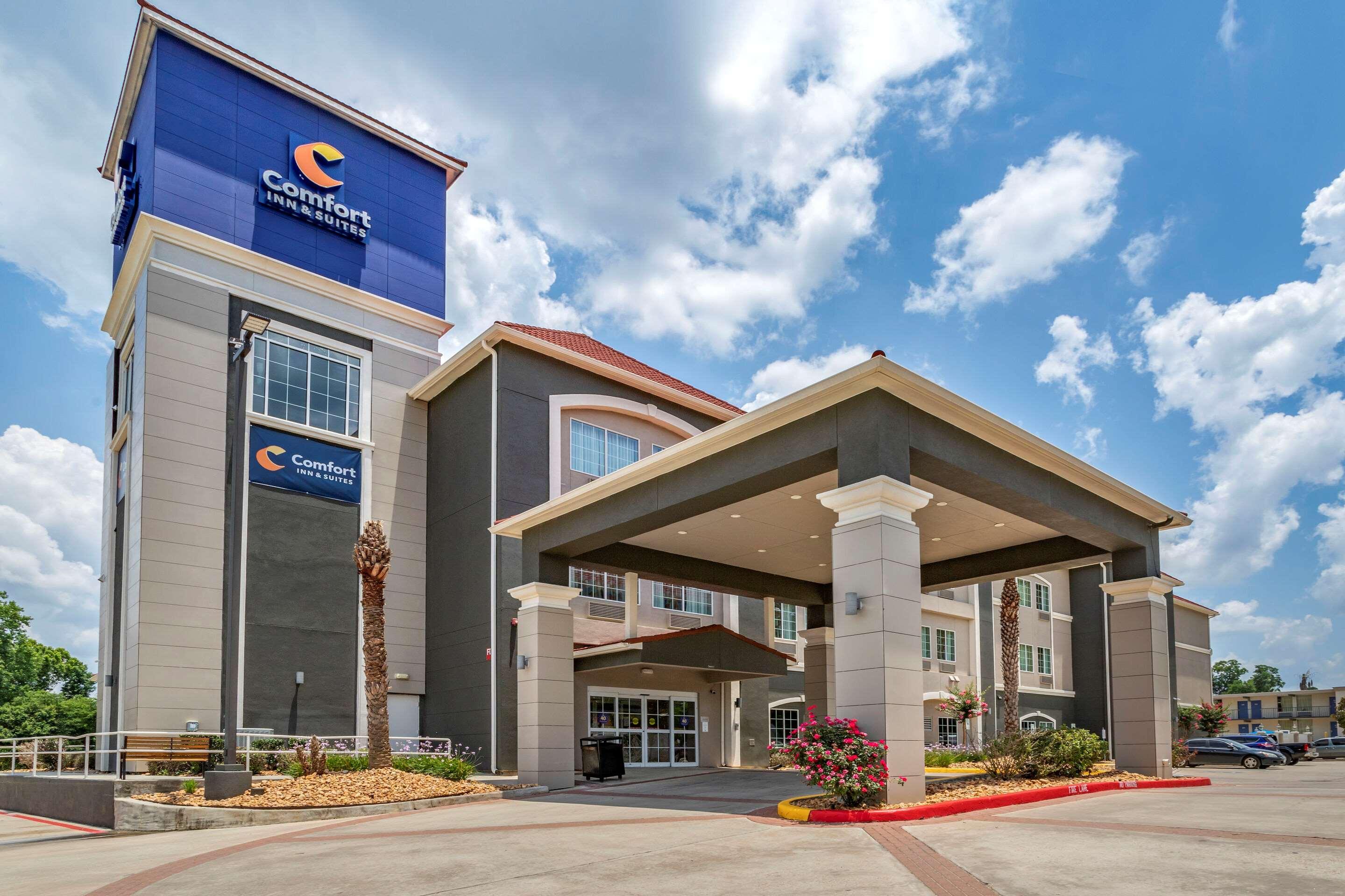 Comfort Inn & Suites Cleveland Exterior photo