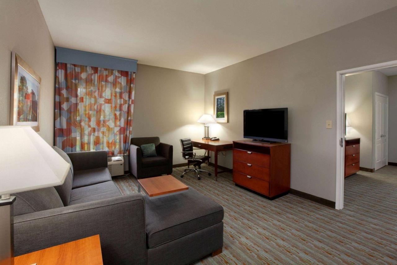 Comfort Inn & Suites Cleveland Exterior photo