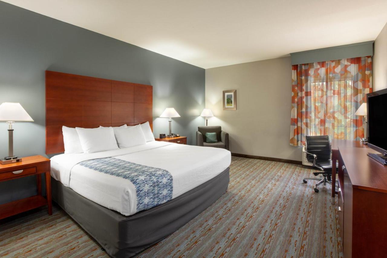 Comfort Inn & Suites Cleveland Exterior photo