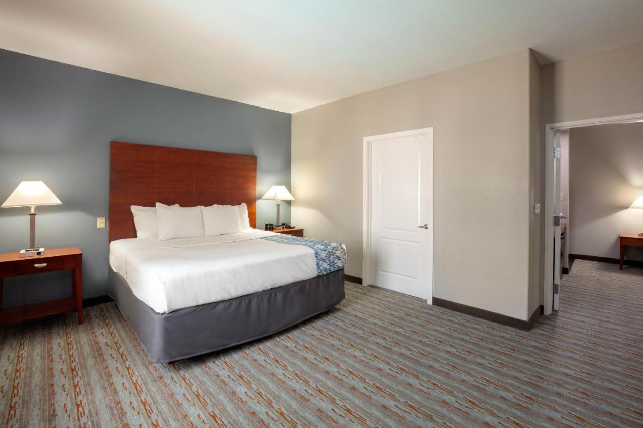 Comfort Inn & Suites Cleveland Exterior photo