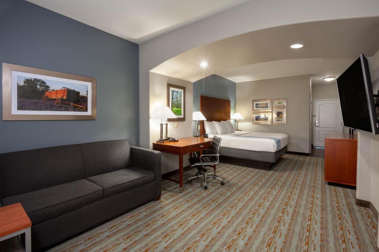 Comfort Inn & Suites Cleveland Exterior photo